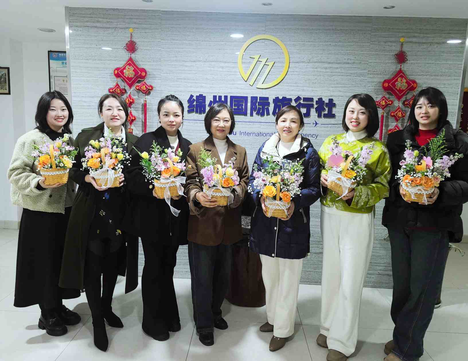 2025年3月18日，商会会员蒲若兰精心筹备了一场春日插花活动，特邀商会女会员参加