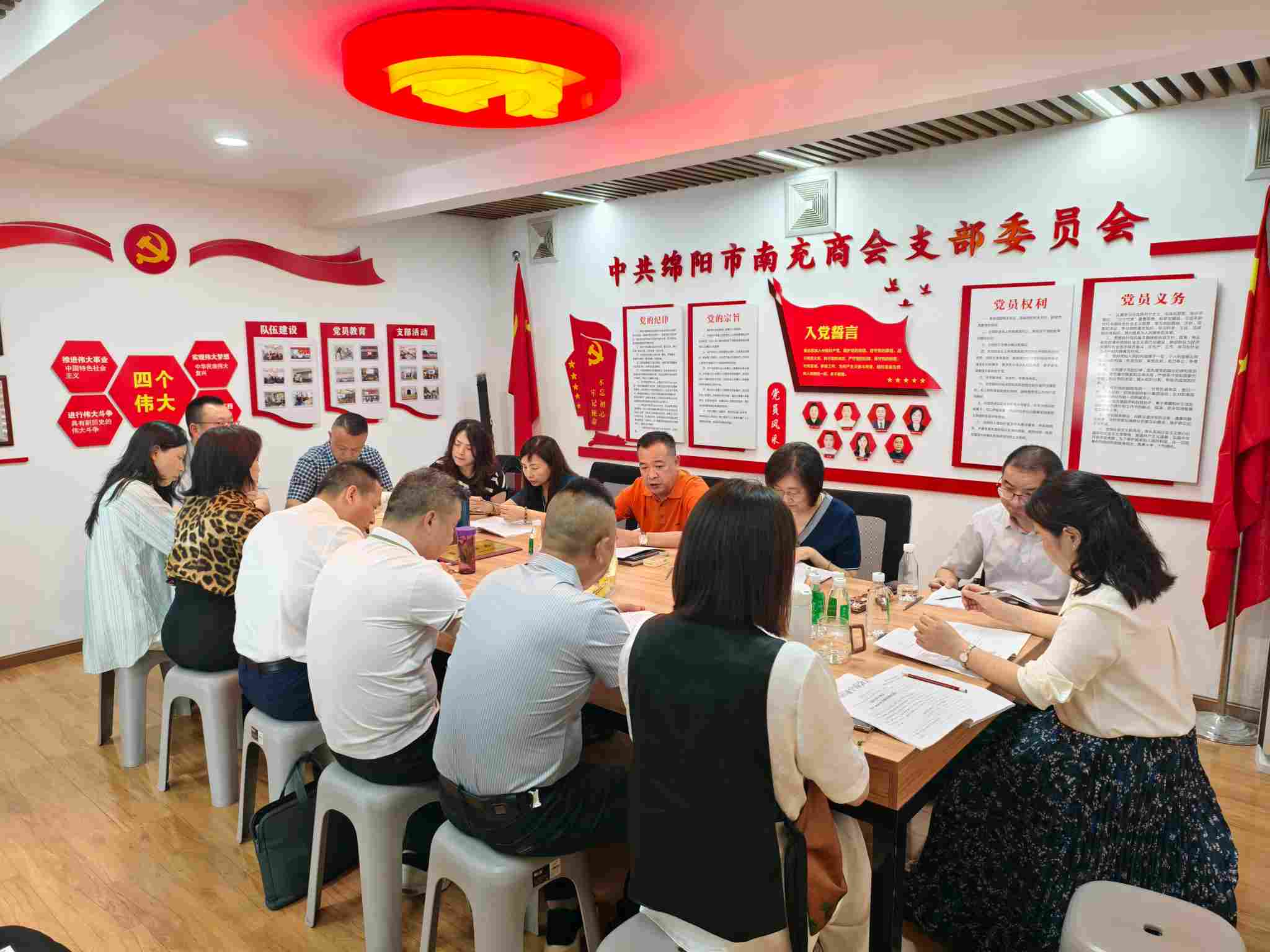 2025年5月8日下午，绵阳市南充商会 2025 年秘书处工作会议在商会办公室召开