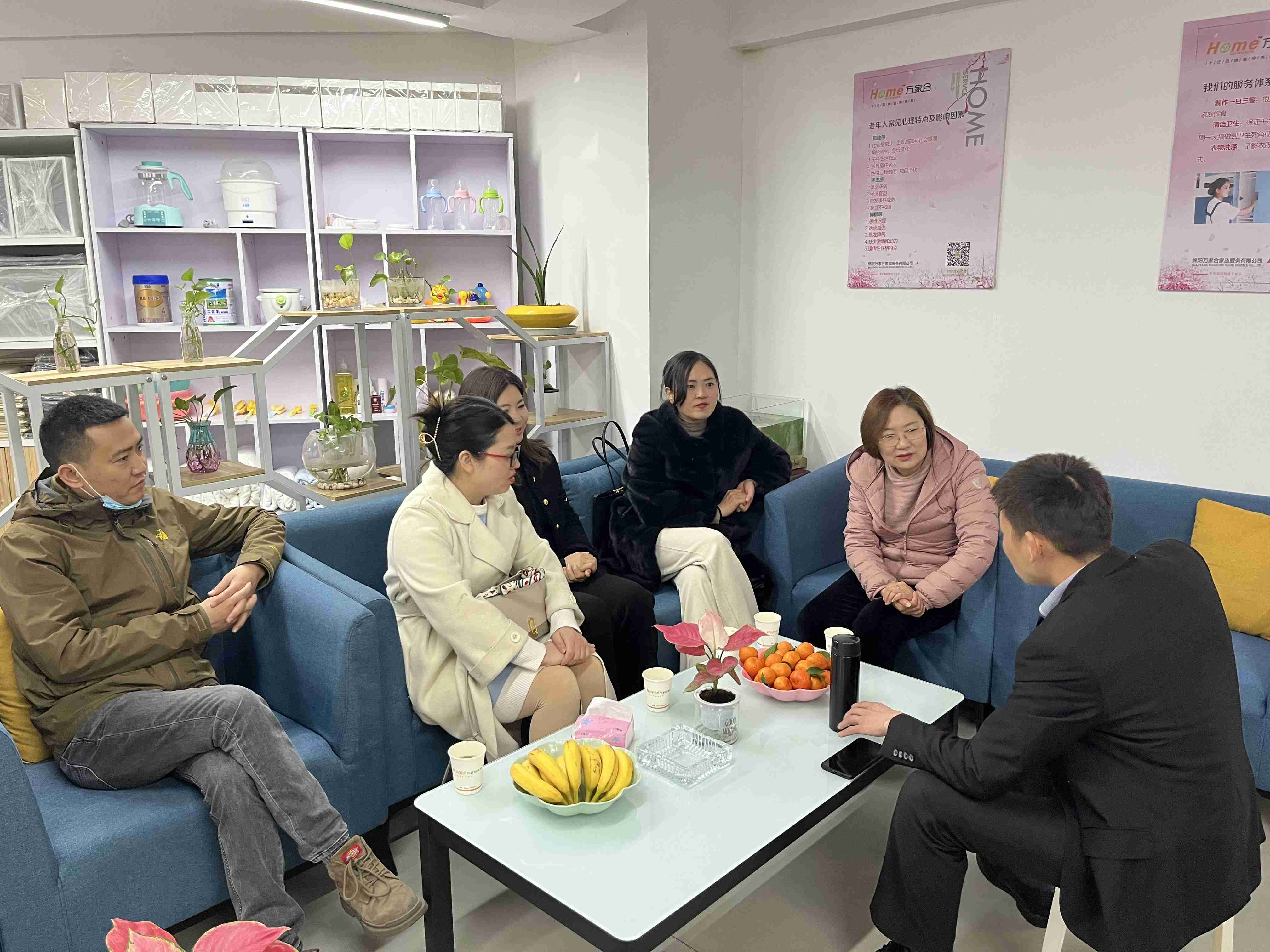 2023年2月15日，绵阳市南充商会秘书处一行8人走访会员刘洪东企业——绵阳市万家合家政服务有限公司