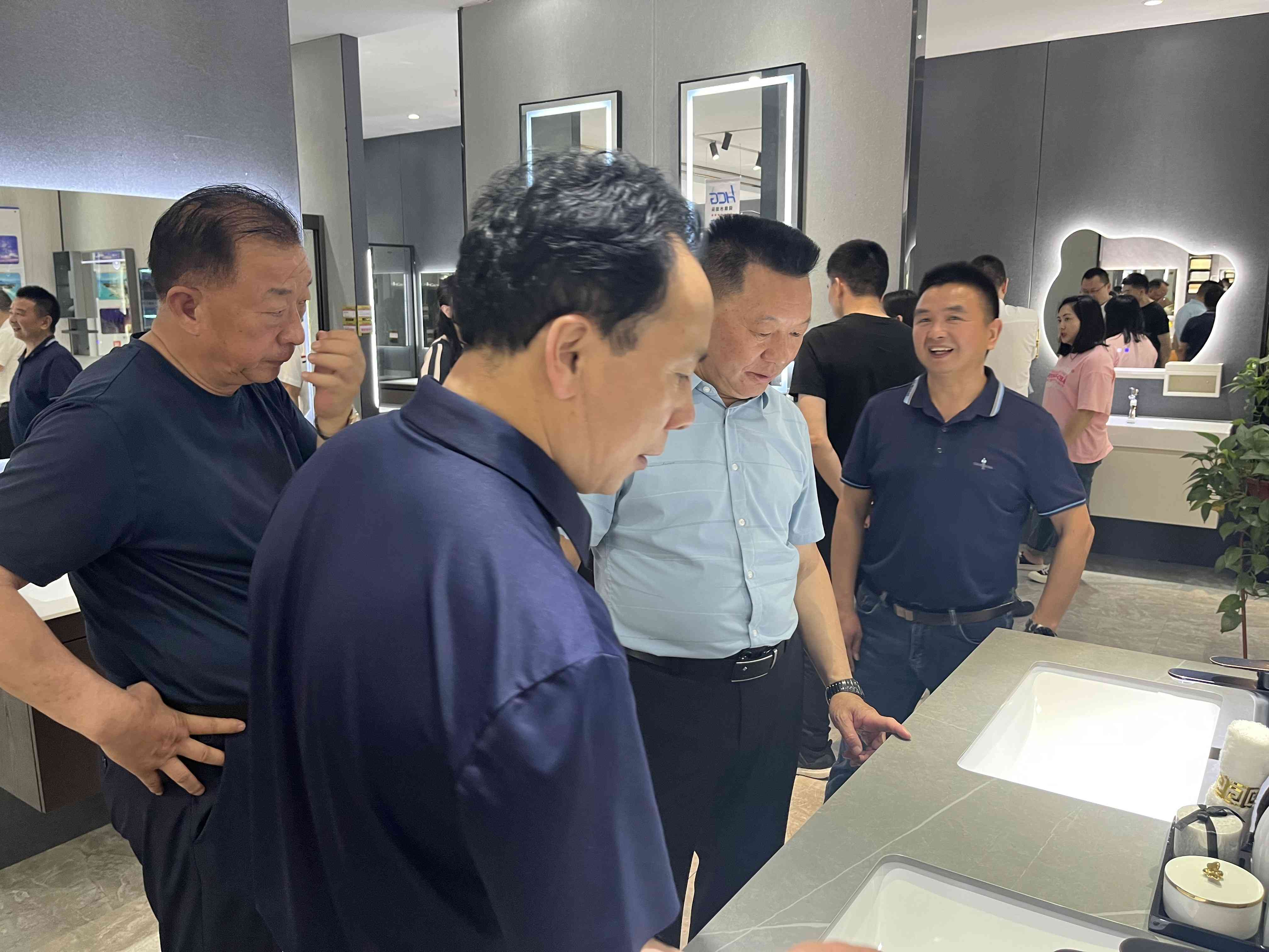 2023年5月5日，会长李德超会长带队走访理事周汇富企业——四川省汇富美吉商贸有限公司