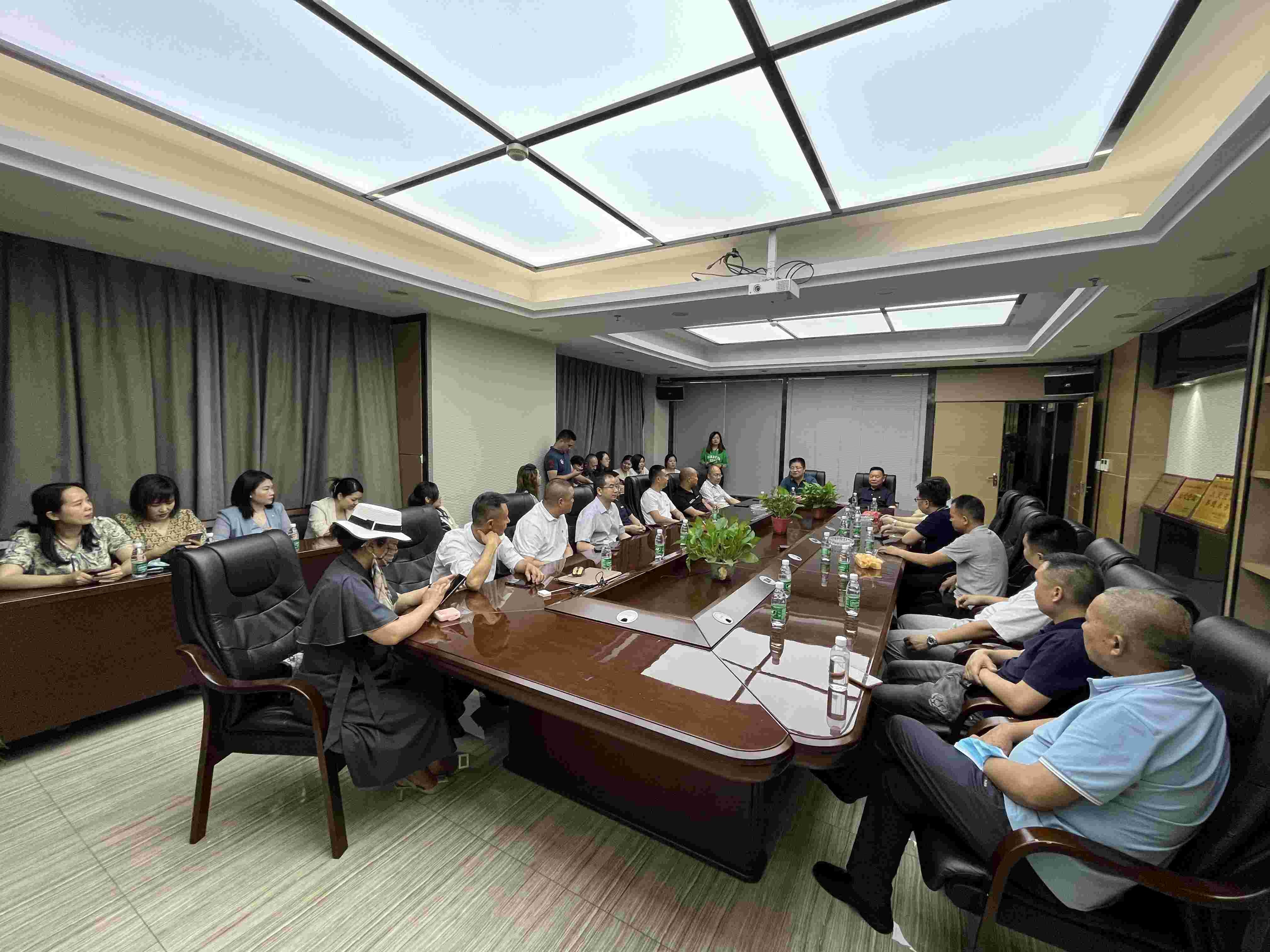 2023年5月18日，会长李德超带队走访常务副会长王维国企业——四川禹航盛达工程设计有限公司