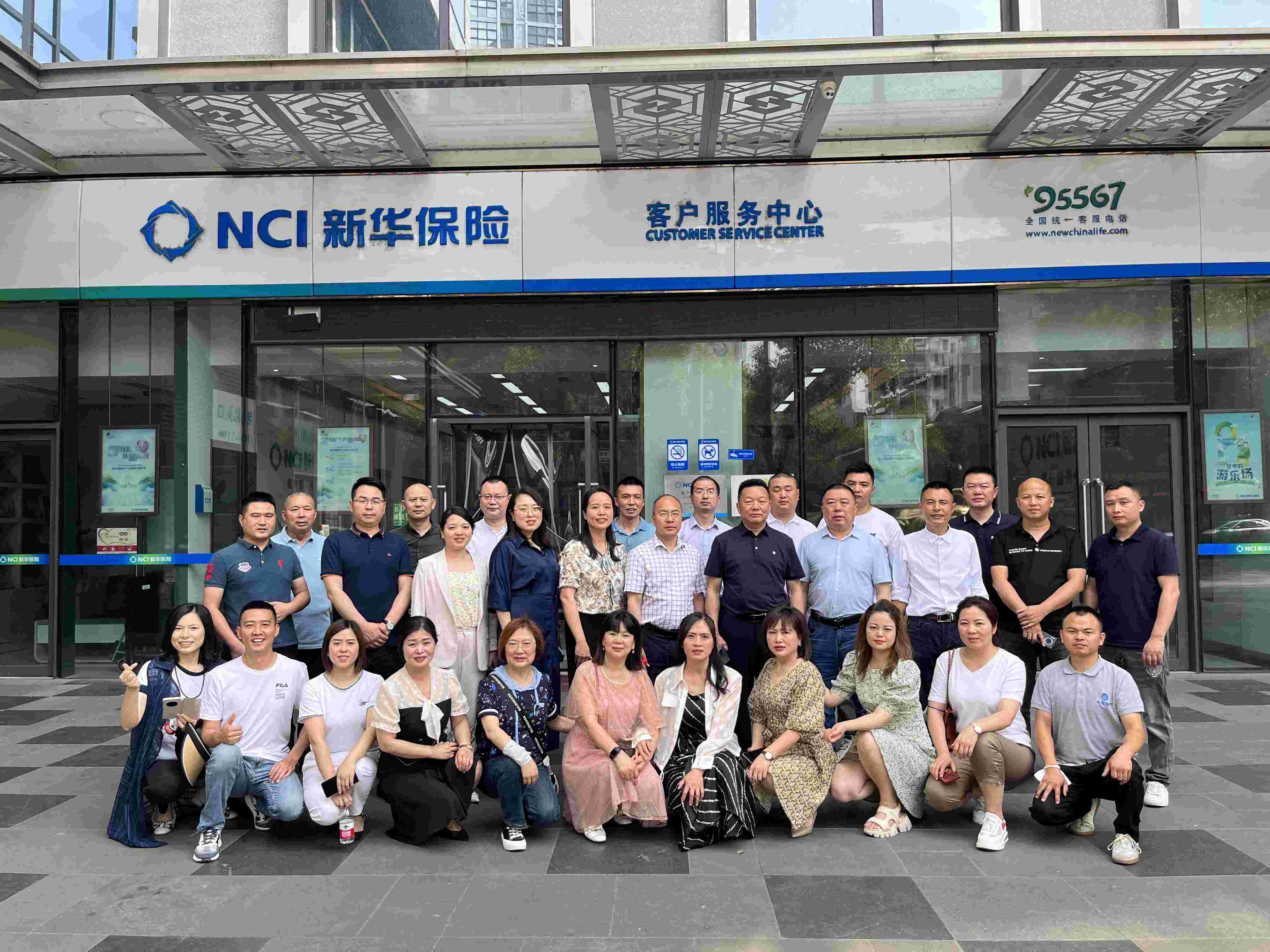 2023年5月18日，会长李德超带队走访会员温丽就职企业——新华保险公司。