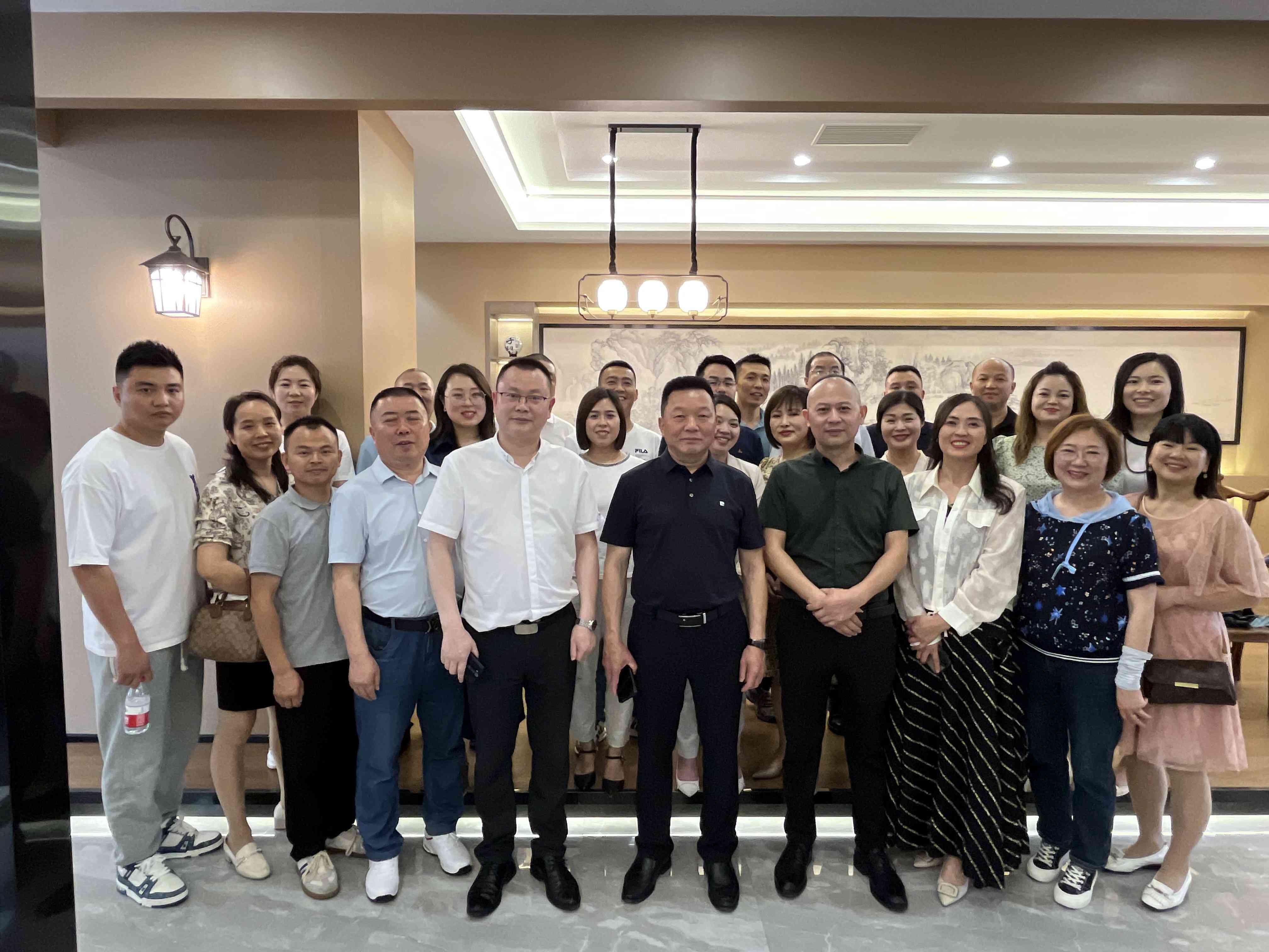 2023年5月18日，会长李德超带队走访新会员蔡敬忠企业——绵阳市敬忠商贸有限公司