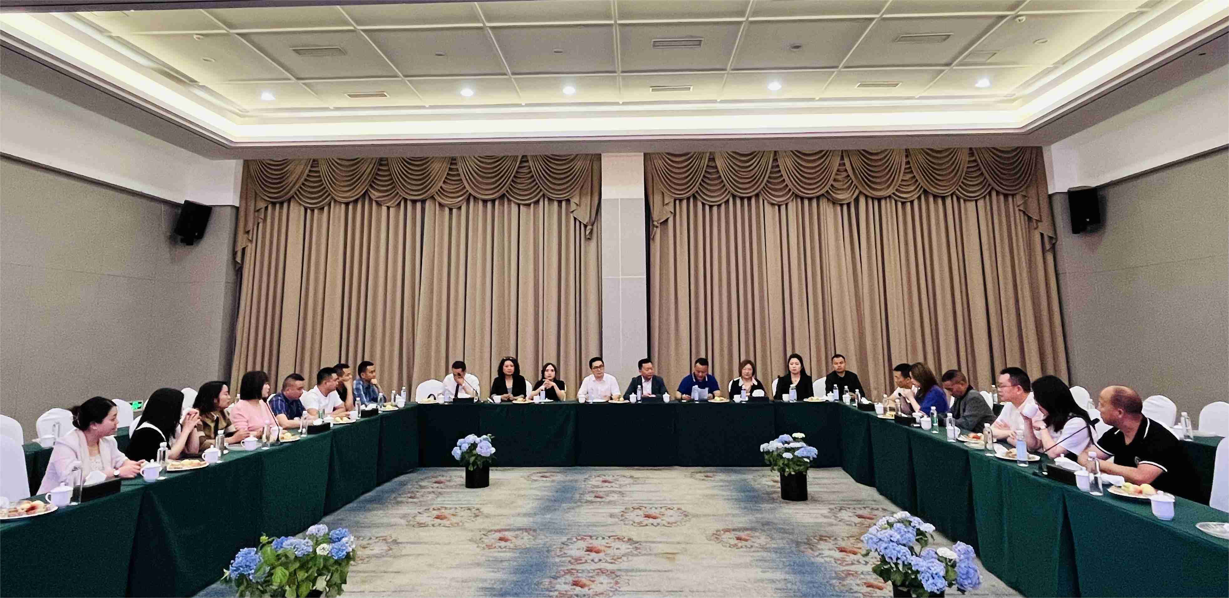 2023年5月24日，换届前深度走访活动最后一波，会长李德超带队走访理事黎家坤企业——绵阳市铂金海岸酒店管理有限公司（仙海铂金海岸酒店）