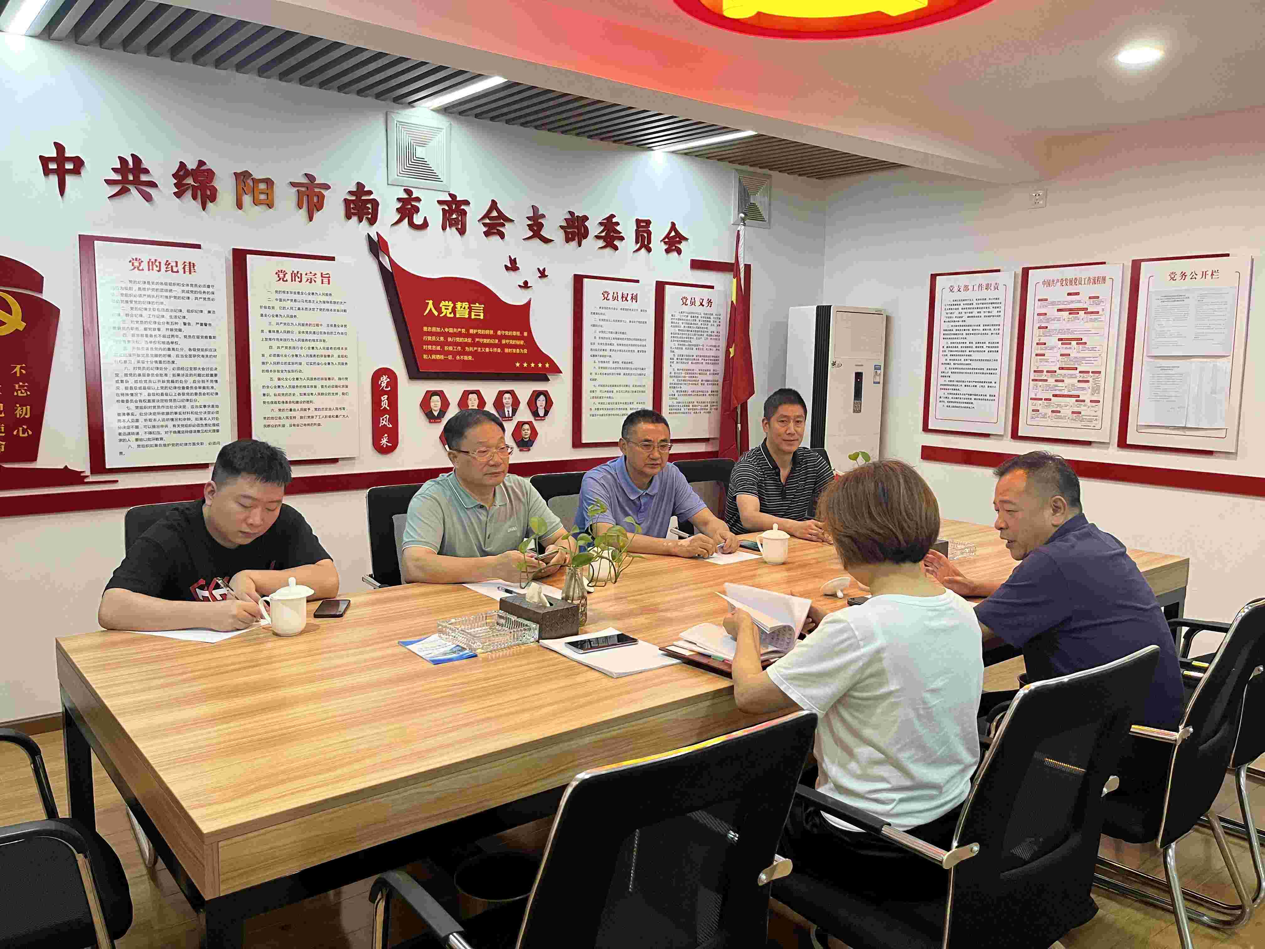 2023年8月29日，南充市“好充食”、“川北凉粉”品牌负责人一行4人到访绵阳市南充商会，商会秘书长钟沅宏、专职副秘书长热情接待，并座谈交流合作事宜。